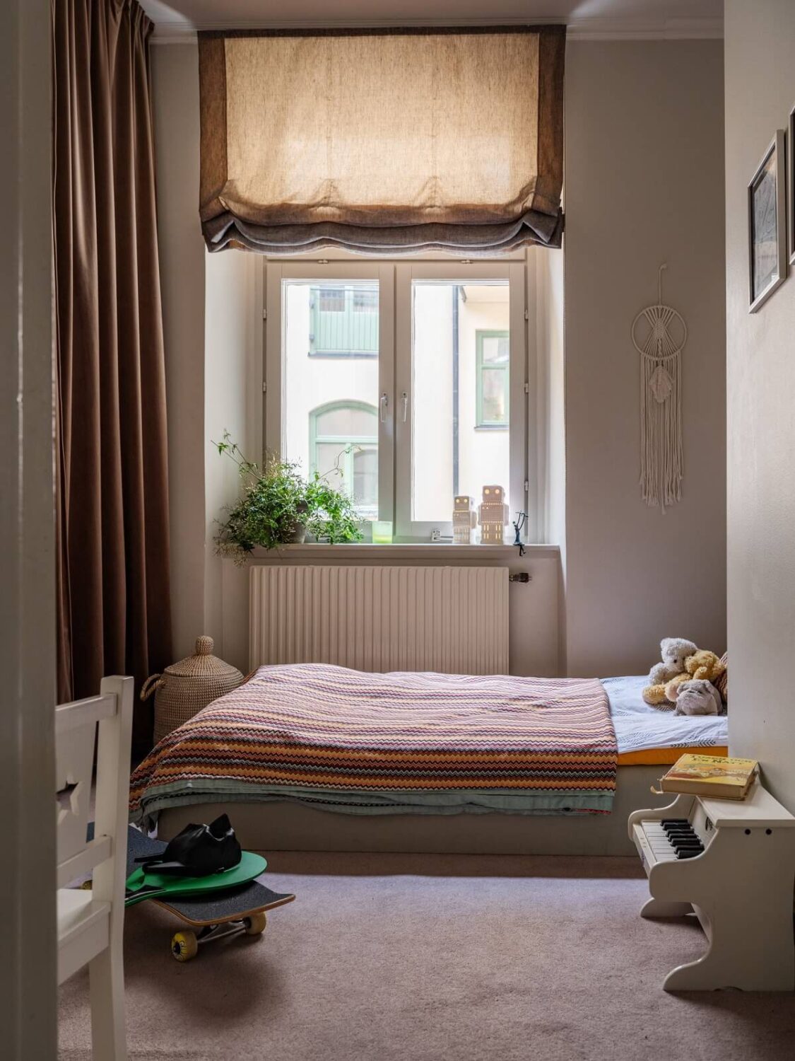 A Muted Color Palette in a Scandinavian Apartment 15 small kids bedroom