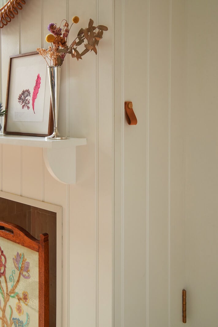 A Small Cottage-Style Apartment in London 7 wall detail