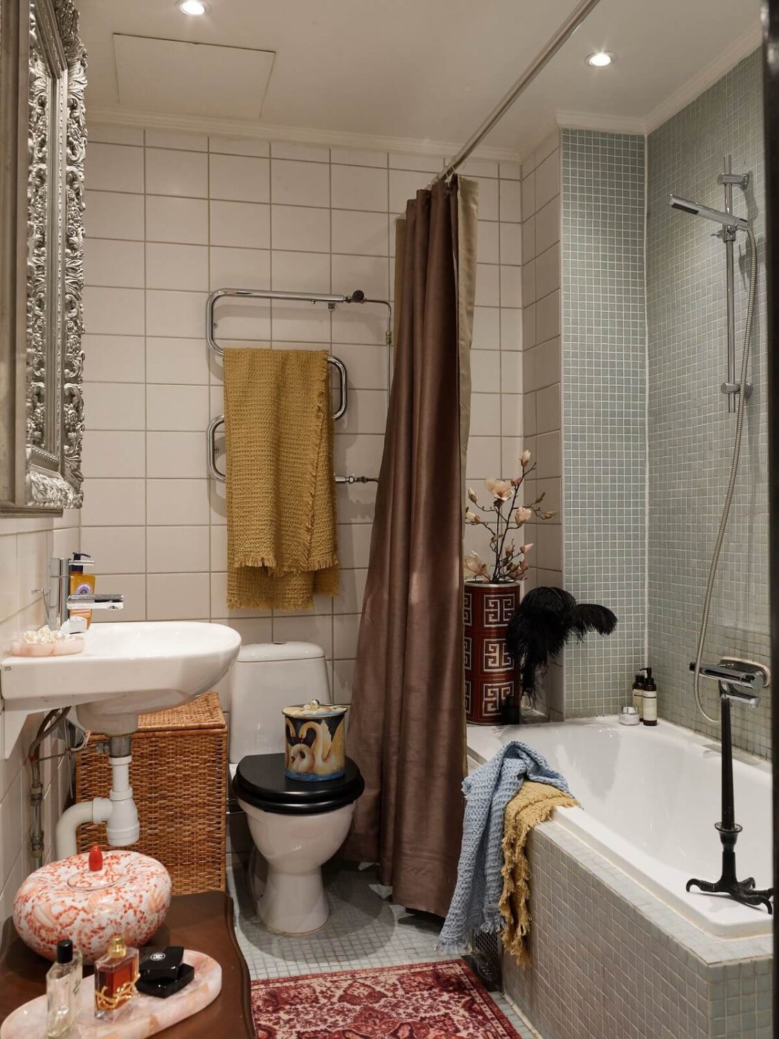 A Classic & Cozy Apartment Painted in Pastel Pink and Blue 21 white-bathroom