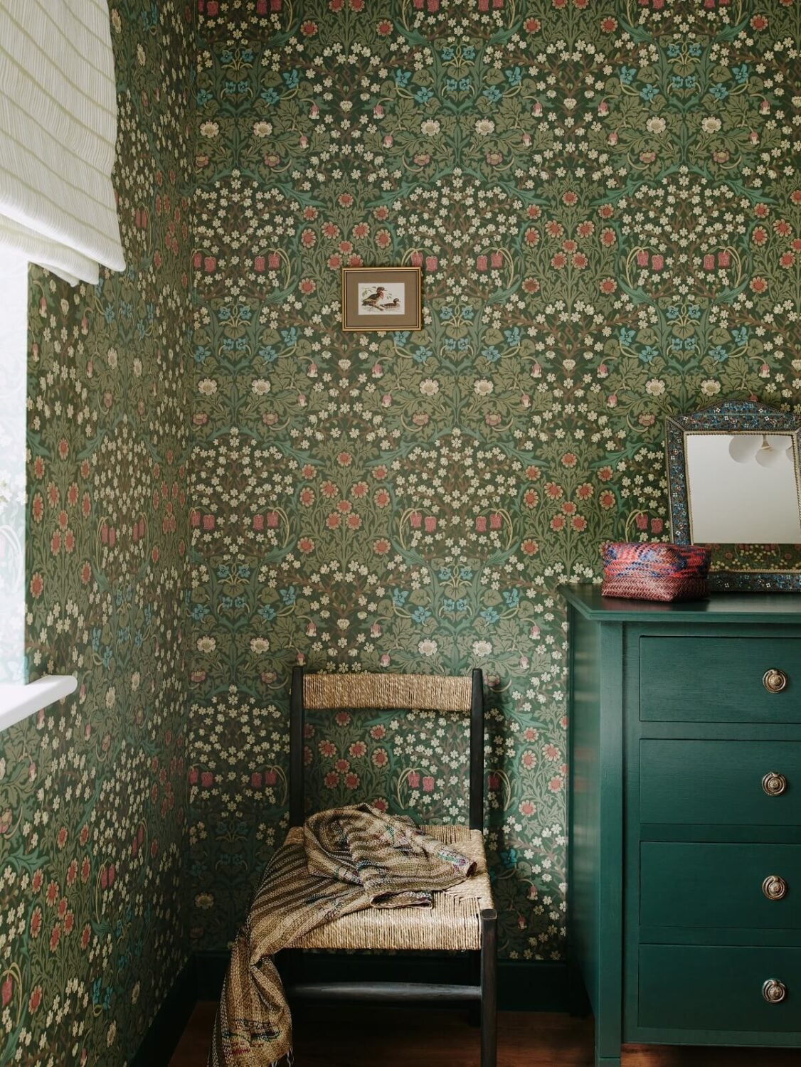 Persian and British Influences in a Cotswolds Family Home 15 william-morris-wallpaper-detail-nordroom