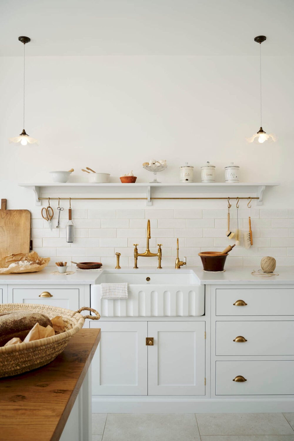 A Stylish White deVOL Kitchen in an Edwardian House 2 1.TheRealShakerKitchen-deVOL