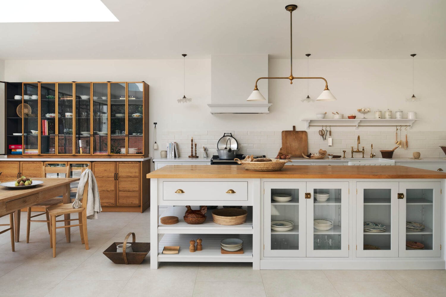 A Stylish White deVOL Kitchen in an Edwardian House 1 10.TheRealShakerKitchen-deVOL