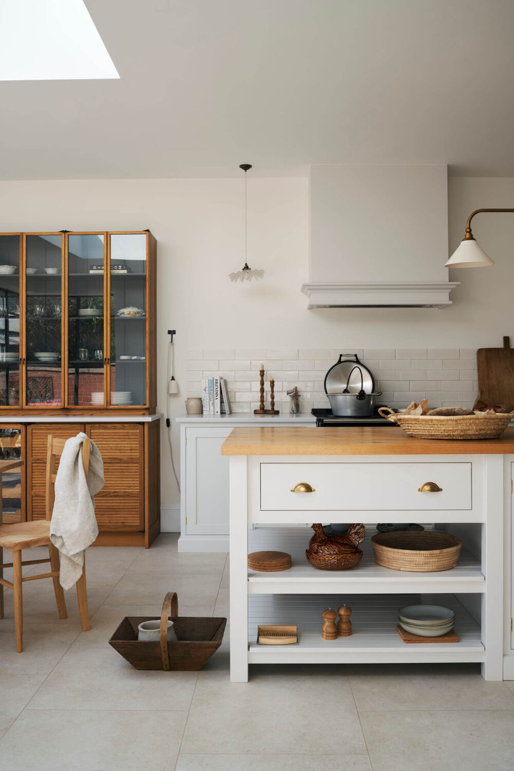 A Stylish White deVOL Kitchen in an Edwardian House 11 11.TheRealShakerKitchen deVOL A Stylish White deVOL Kitchen in an Edwardian House