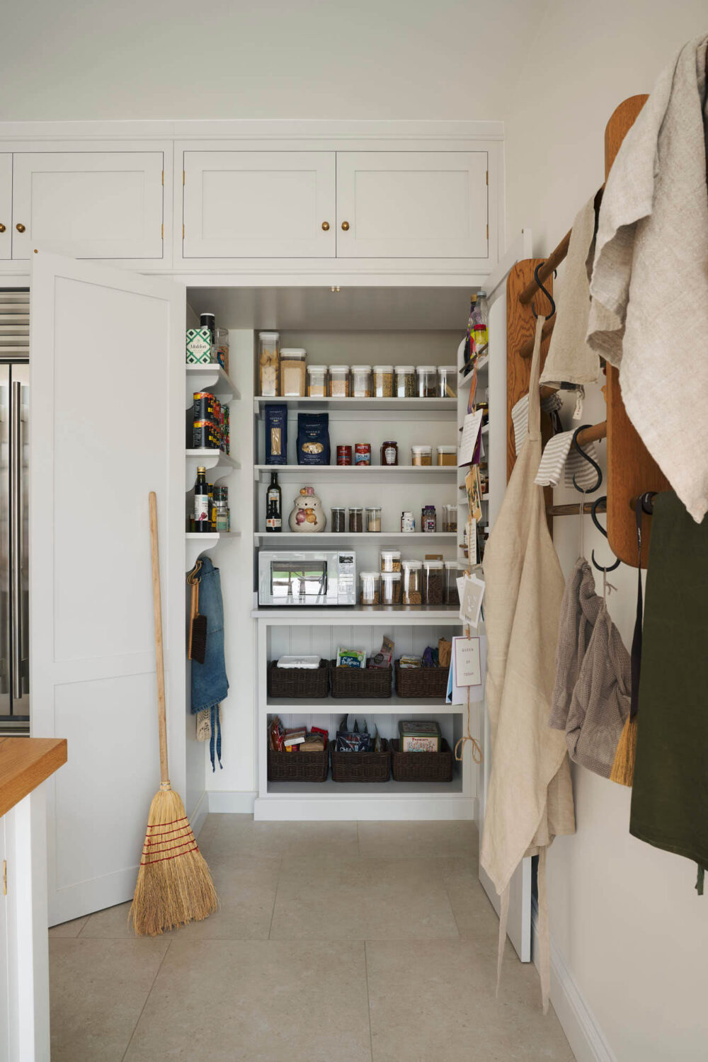 A Stylish White deVOL Kitchen in an Edwardian House 14 14.TheRealShakerKitchen deVOL A Stylish White deVOL Kitchen in an Edwardian House