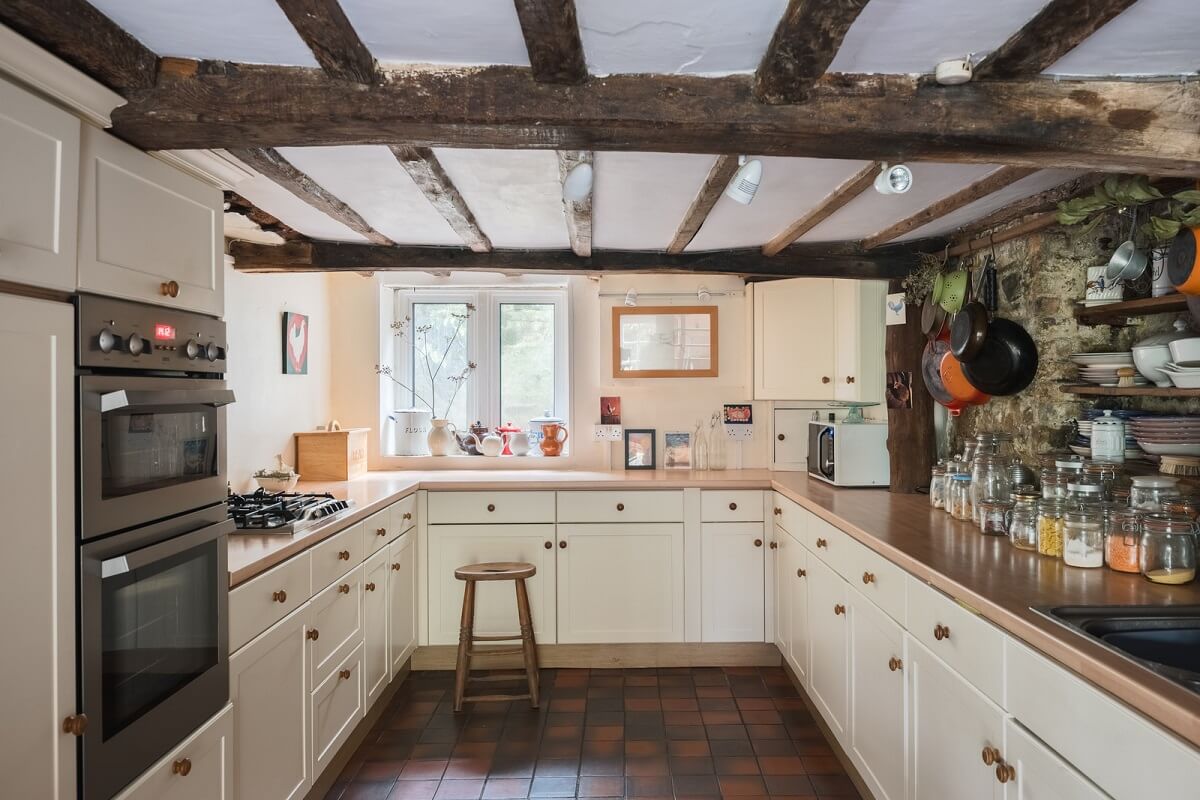 A Cozy Historic English House with Exposed Beams 8 Hill Street Hastings 10 A Cozy Historic English House with Exposed Beams