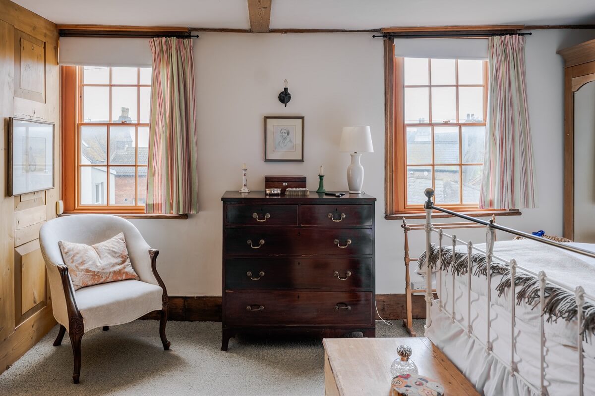 A Cozy Historic English House with Exposed Beams 14 Hill Street Hastings 25 A Cozy Historic English House with Exposed Beams