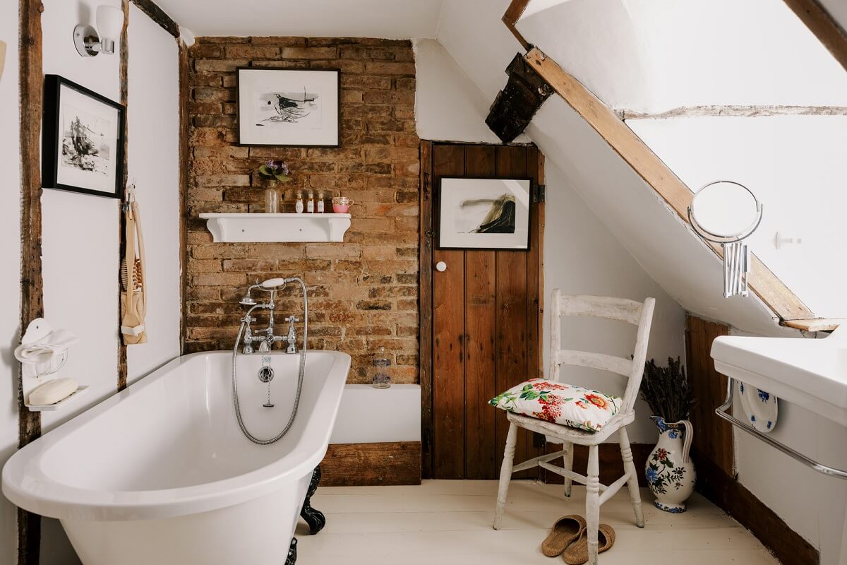 A Cozy Historic English House with Exposed Beams 16 Hill Street Hastings 34 A Cozy Historic English House with Exposed Beams