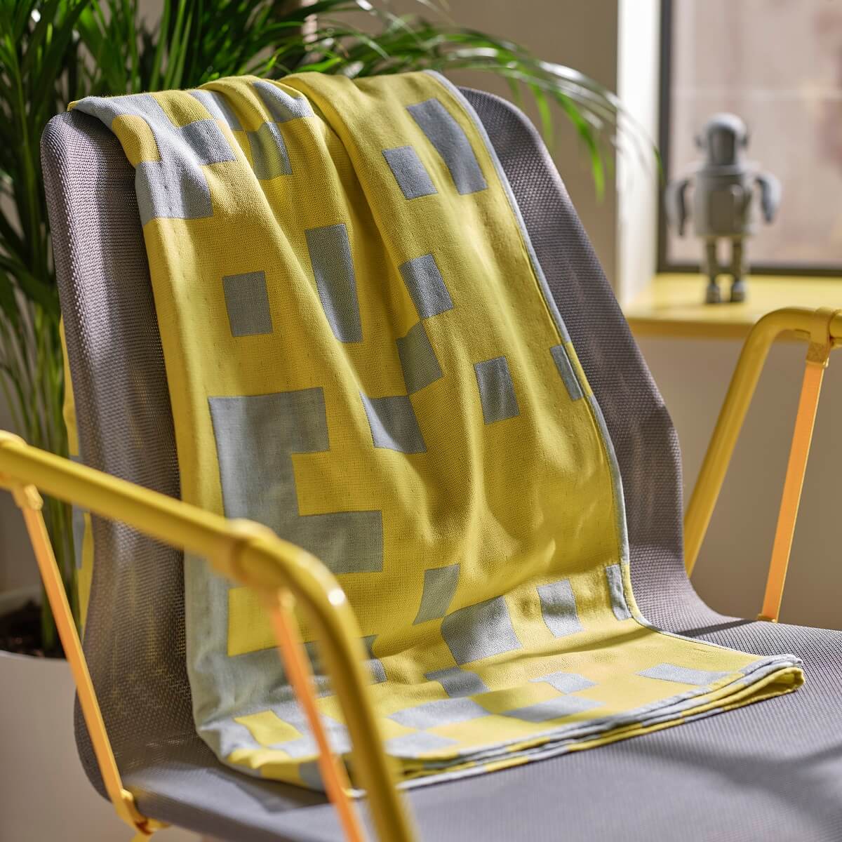 IKEA BRÄNNBOLL: A New Gaming Collection with Colorful Products 21 IKEA-BRANNBOLL-throw
