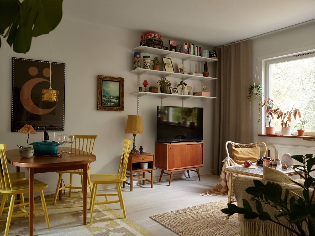A Swedish Apartment with a Tiny Terracotta Brown Bedroom 7 MED1C017D5716384C5FB653C4FA584BEFD9 20231013094728 w2200 q80 A Swedish Apartment with a Tiny Terracotta Brown Bedroom