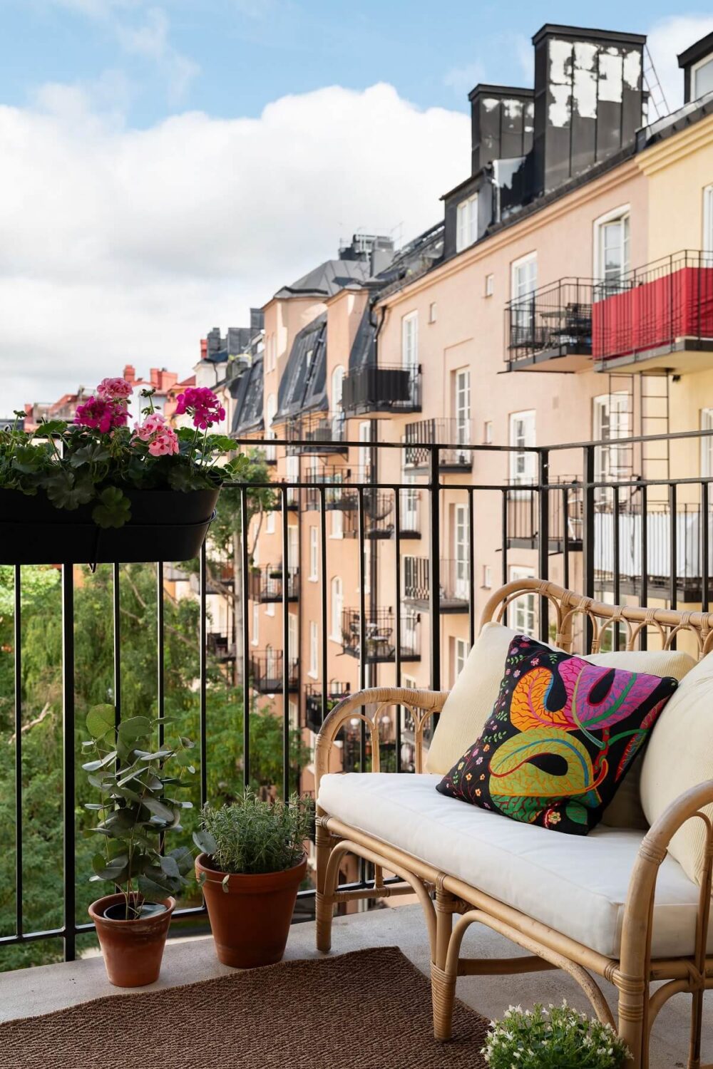 A Stockholm Apartment with Bright Green Color Accents 21 balcony