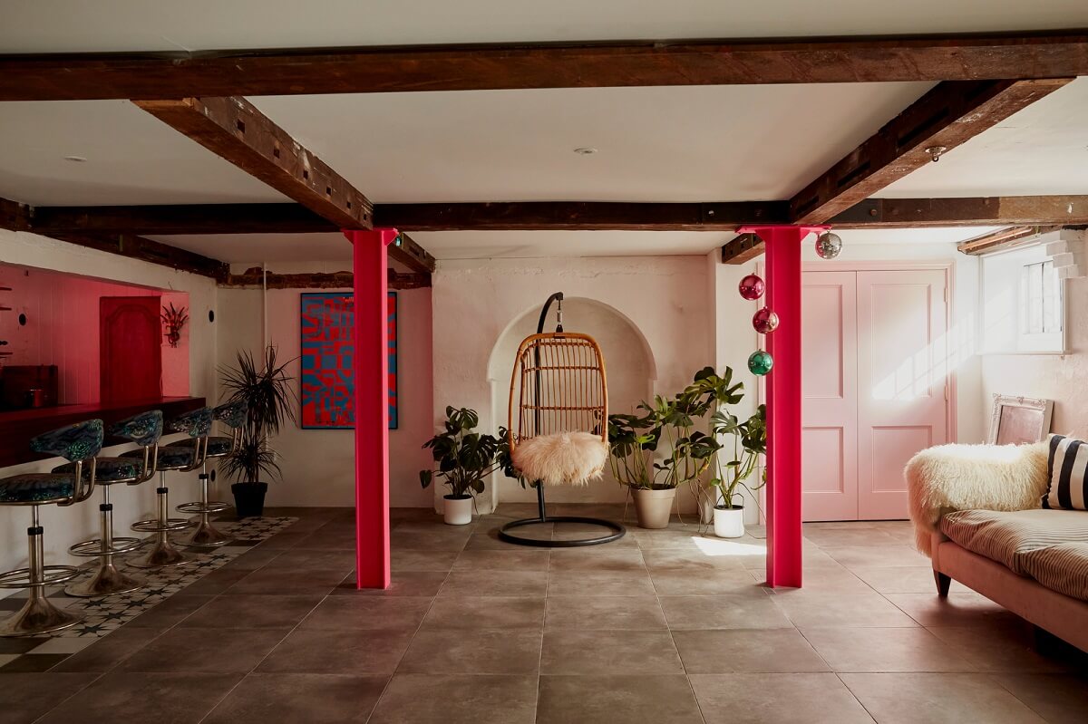 A Georgian House in England with a Ballroom 24 basement room with bar