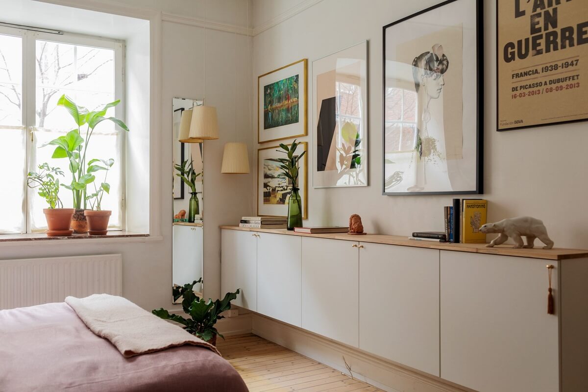 Period Details and Light Rooms in a Scandinavian Apartment 14 bedroom cabinets