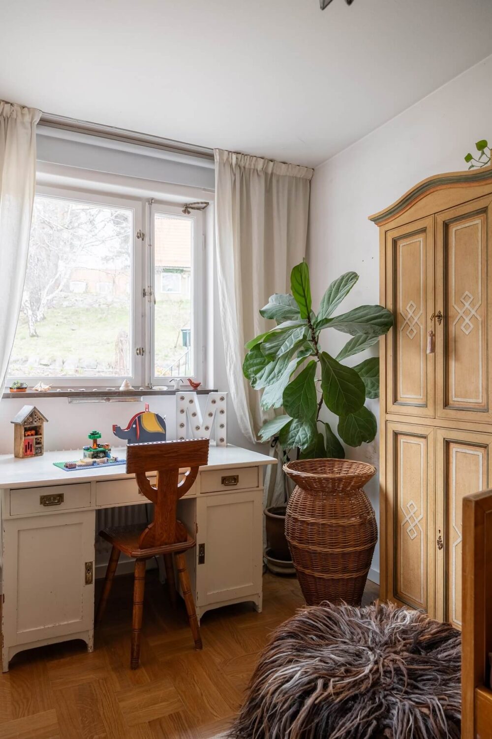 A Swedish Family House with Wall Murals and Art 13 bedroom with desk