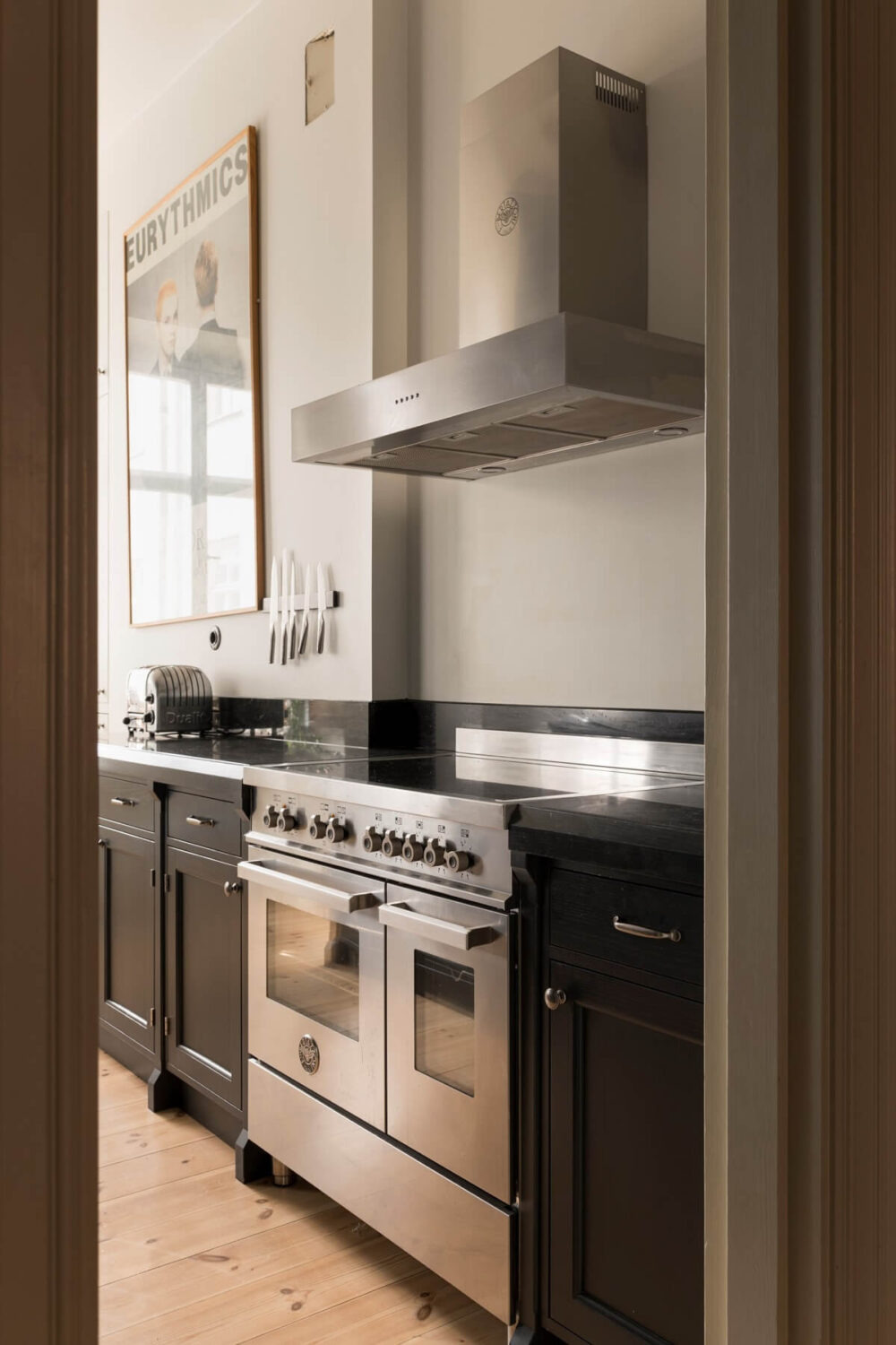 A Pink Apartment with a Black Kitchen 16 black ktichen