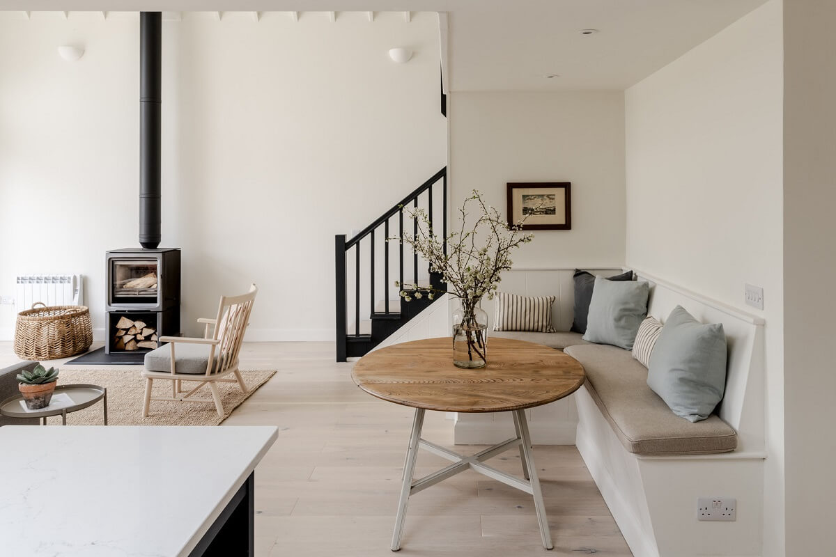A Modern Barn House in the English Countryside 6 dining nook with round table and built in bench nordroom