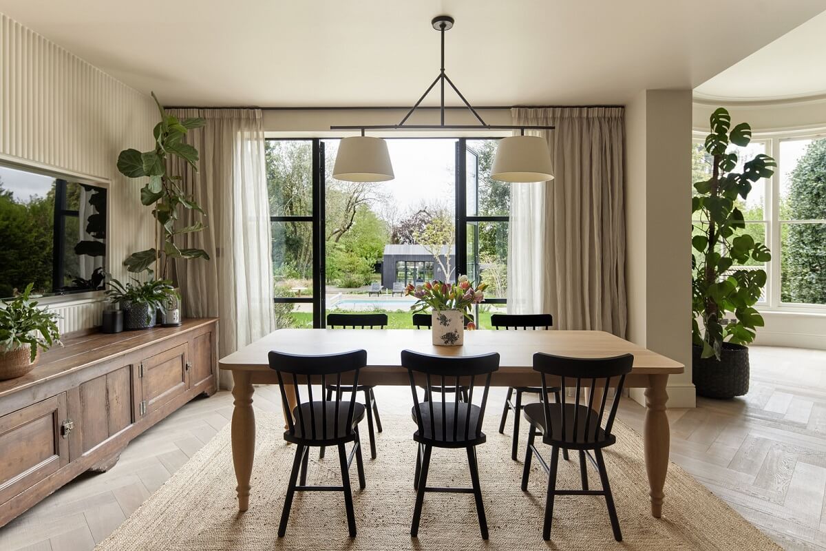 Historic Features and Modern Design in an English Regency Villa 8 dining room