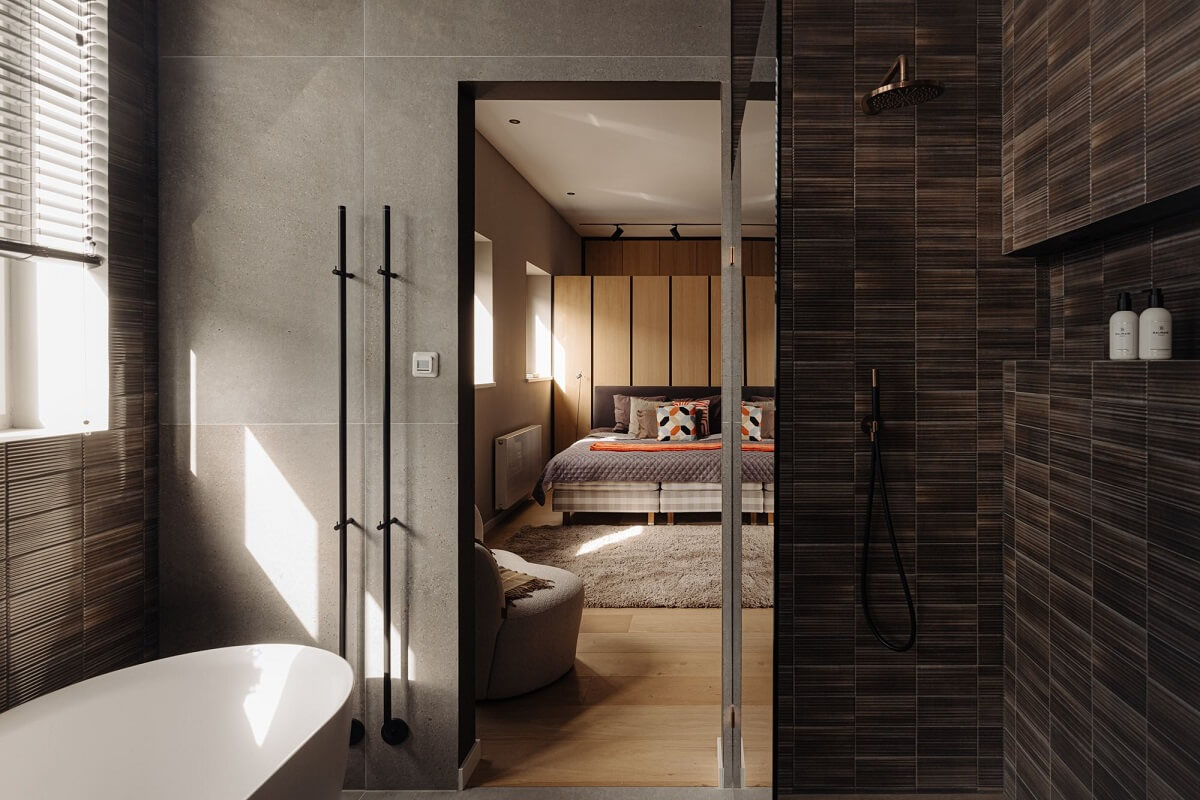 A Modern Garage Conversion in The Netherlands 22 en suite bathroom