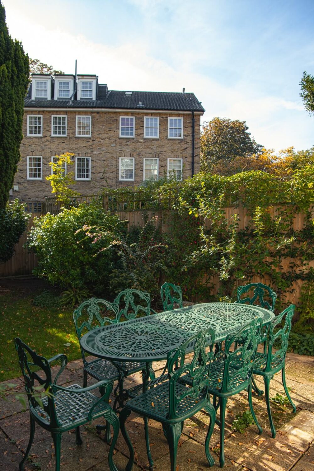 A Colorful Neo-Georgian House in London 22 garden 2 A Colorful Neo-Georgian House in London