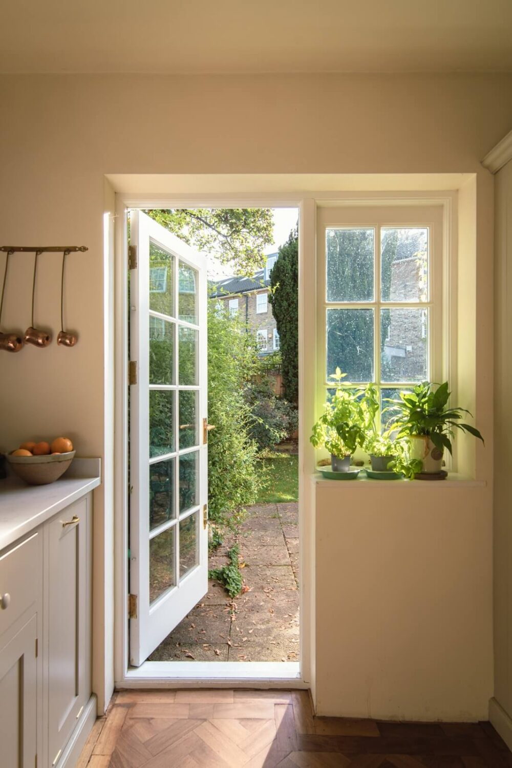 A Colorful Neo-Georgian House in London 12 garden entry in the kitchen
