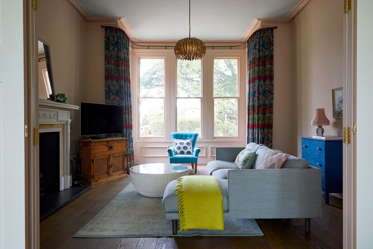 A Colorful London Family Home Renovated by Fraher & Finlay 2 light pink living room