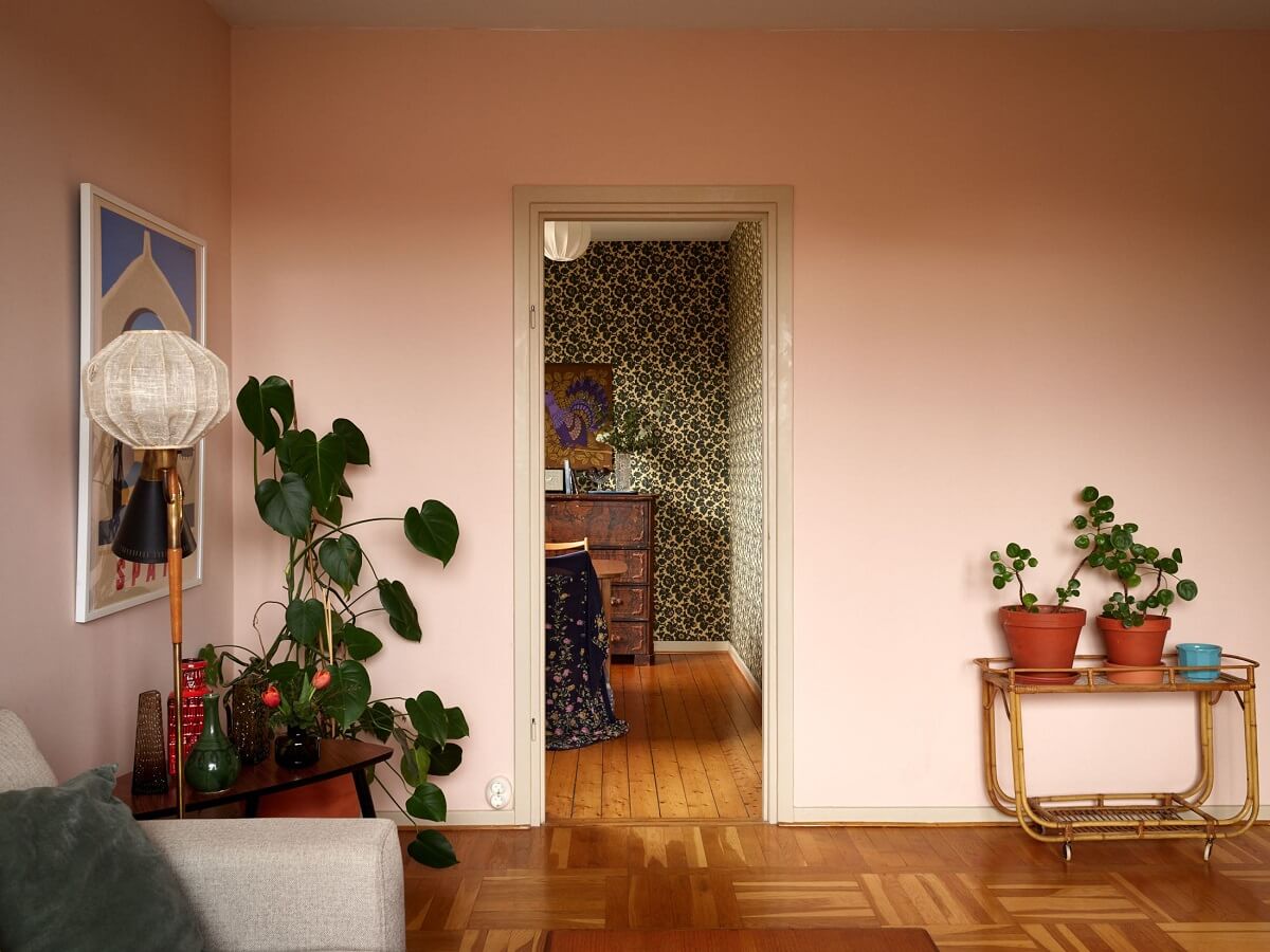 Revisiting a Small Green and Pink Midcentury Apartment 8 light pink walls midcentury living room