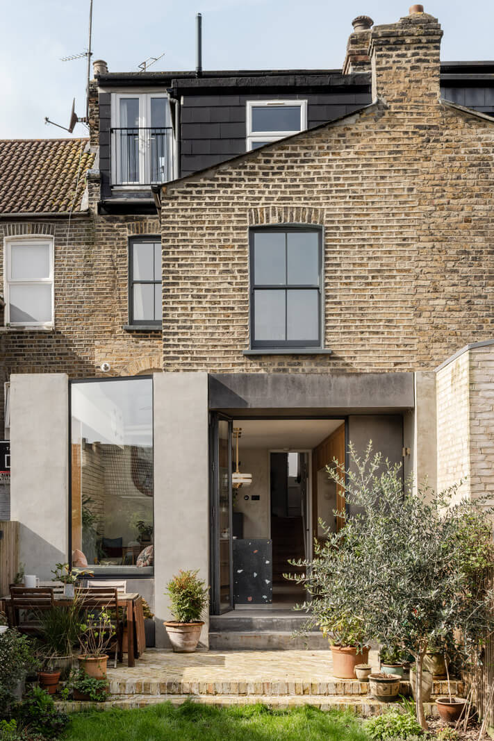 A Light London Family House with a Modern Extension 21 modern extension