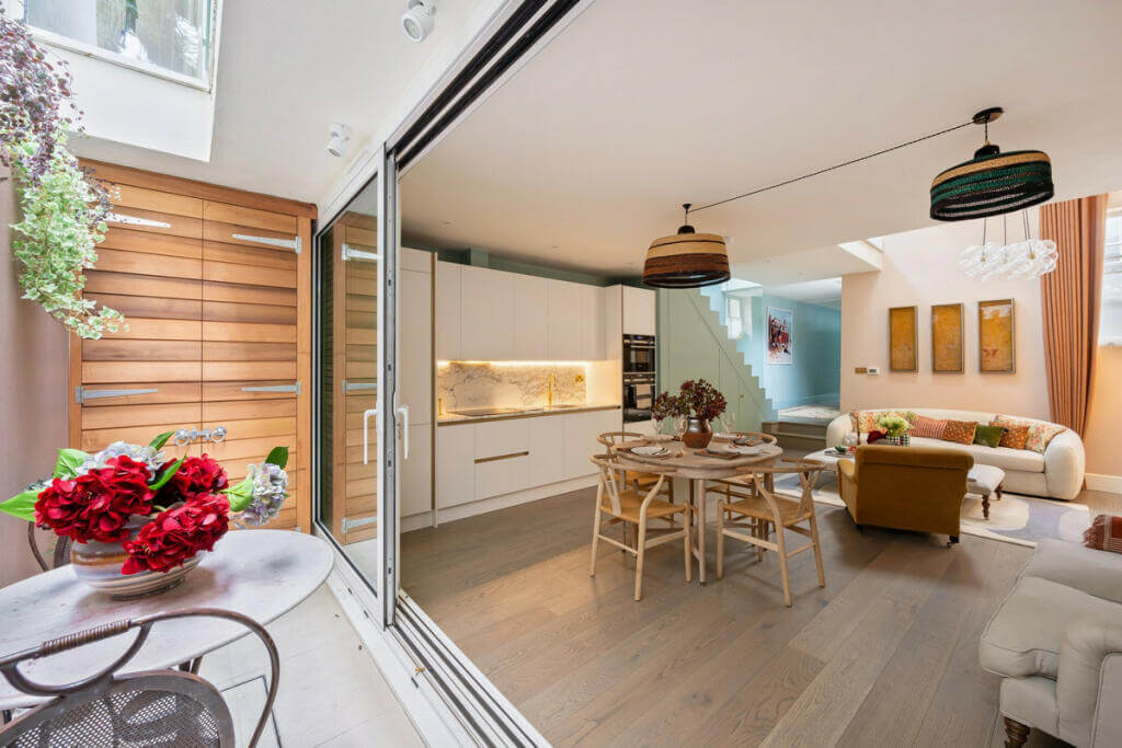 A Light London Maisonette in a Former Artist's Studio 13 patio with kitchen