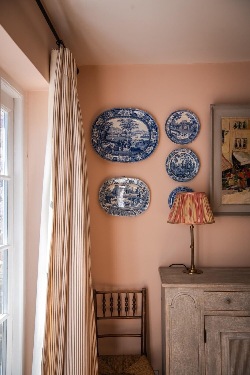 A Colorful Neo-Georgian House in London 8 pink walls detail