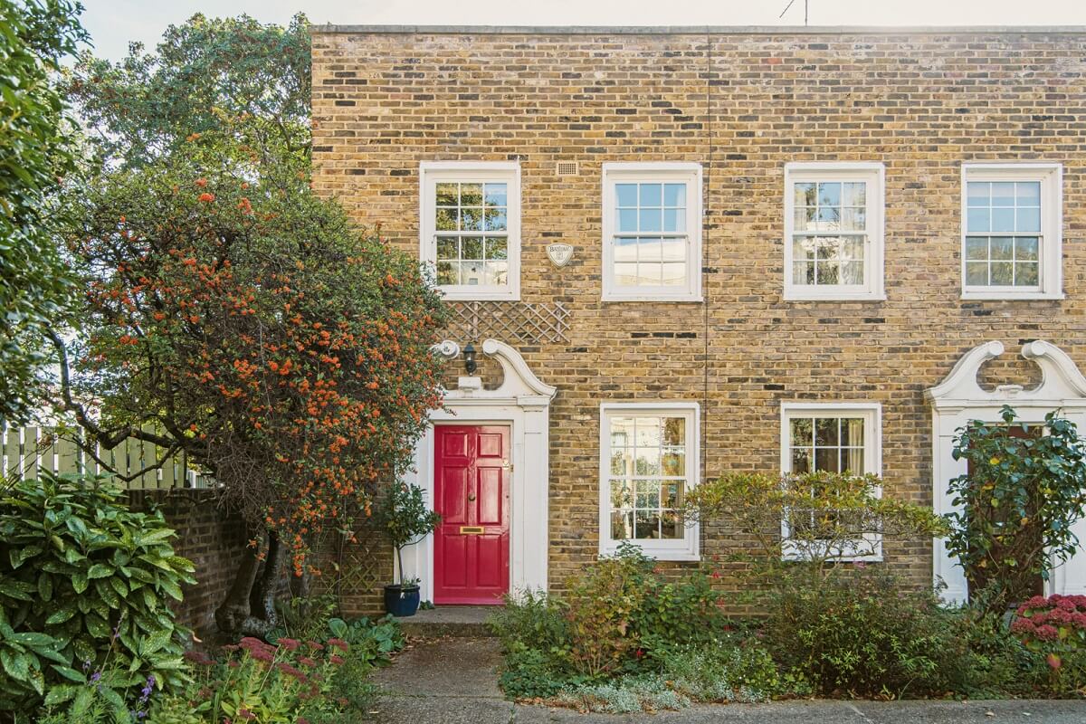 A Colorful Neo-Georgian House in London 24 red front door A Colorful Neo-Georgian House in London