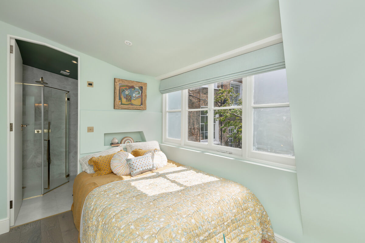 A Light London Maisonette in a Former Artist's Studio 23 tiny bedroom with en suite bathroom