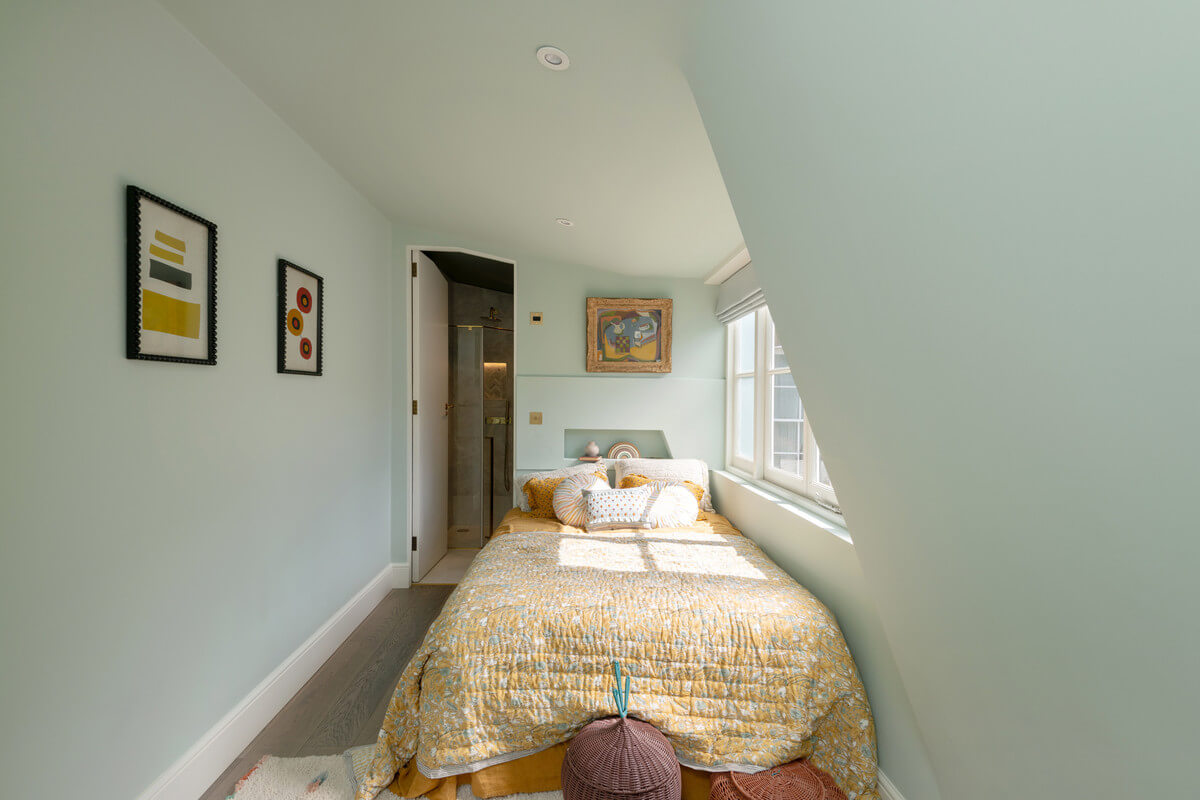 A Light London Maisonette in a Former Artist's Studio 22 tiny bedroom