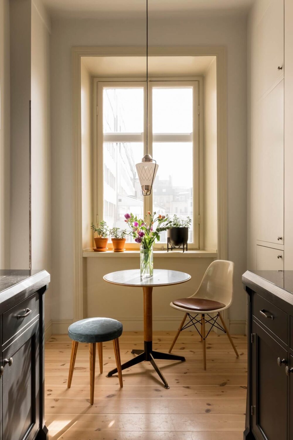A Pink Apartment with a Black Kitchen 15 tiny round breakfast table nordroom