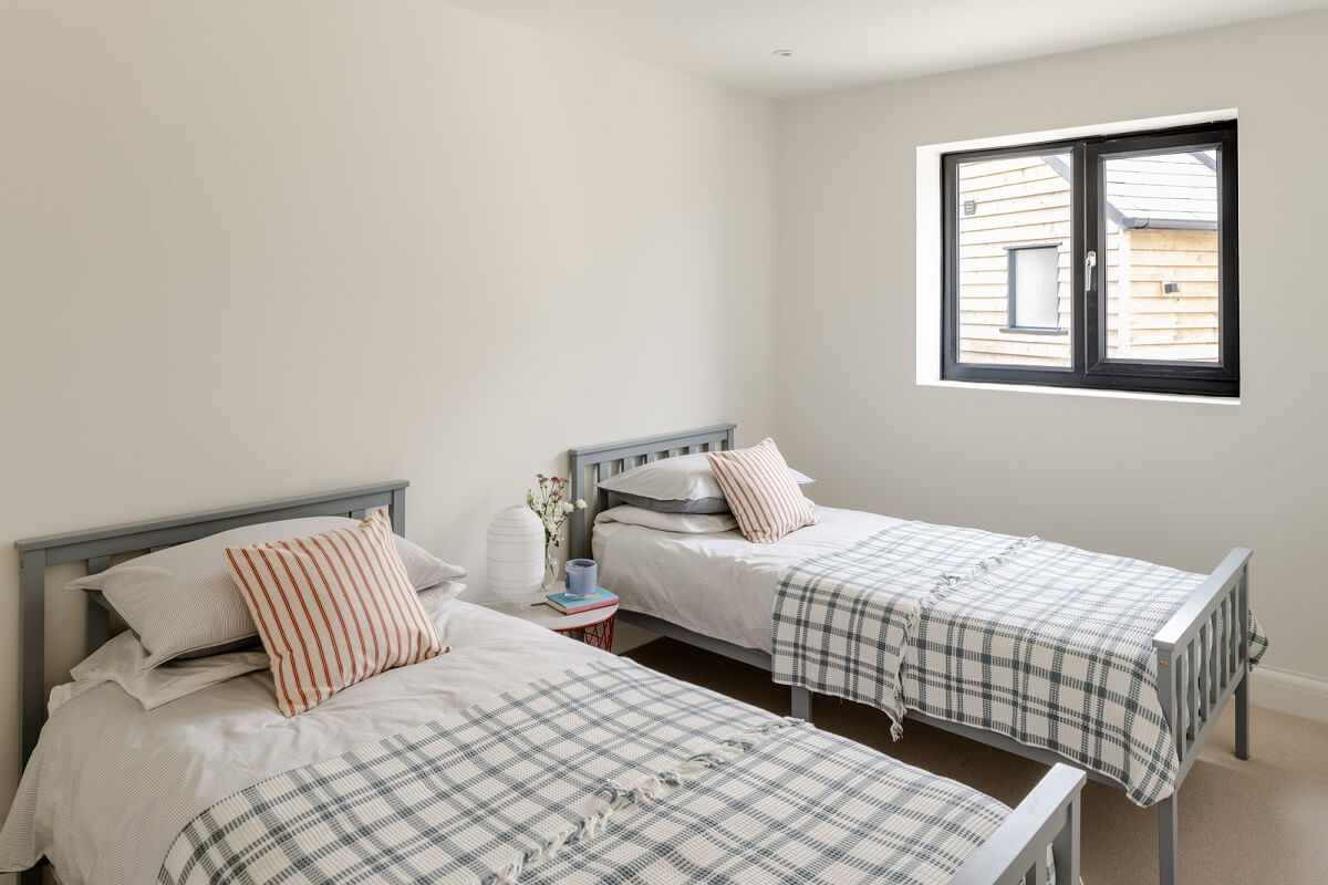 A Modern Barn House in the English Countryside 18 twin bedroom