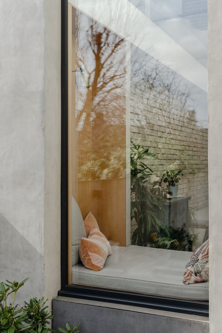 A Light London Family House with a Modern Extension 12 window seat