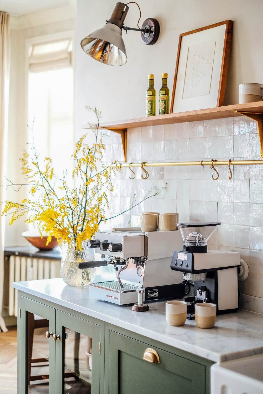 A deVOL Kitchen in the St. Oak Apartment from Our Food Stories 8 13.TheRealShakerKitchen PhotographyCreditStOakApartments deVOL LOW RES A deVOL Kitchen in the St. Oak Apartment from Our Food Stories