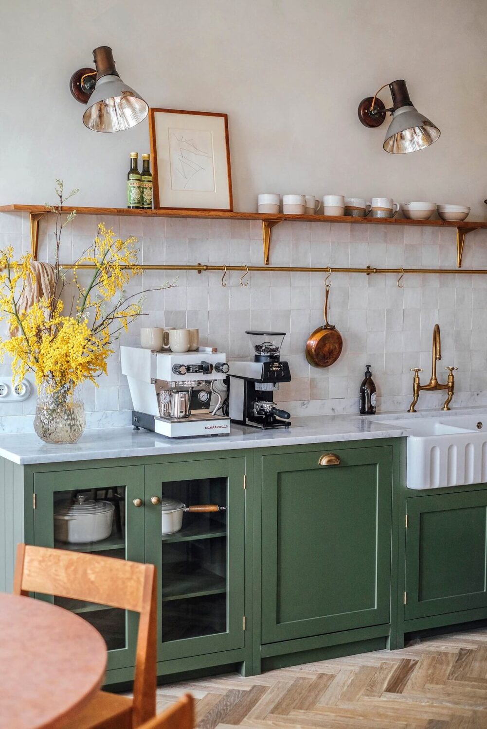 A deVOL Kitchen in the St. Oak Apartment from Our Food Stories 9 14.TheRealShakerKitchen PhotographyCreditStOakApartments deVOL LOW RES A deVOL Kitchen in the St. Oak Apartment from Our Food Stories
