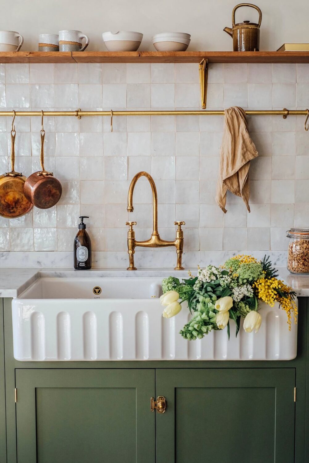 A deVOL Kitchen in the St. Oak Apartment from Our Food Stories 11 17.TheRealShakerKitchen PhotographyCreditStOakApartments deVOL LOW RES A deVOL Kitchen in the St. Oak Apartment from Our Food Stories