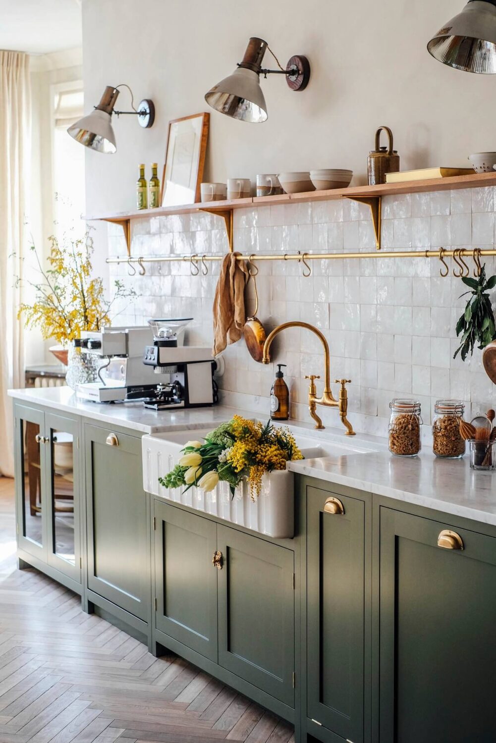 A deVOL Kitchen in the St. Oak Apartment from Our Food Stories 12 18.TheRealShakerKitchen PhotographyCreditStOakApartments deVOL LOW RES A deVOL Kitchen in the St. Oak Apartment from Our Food Stories