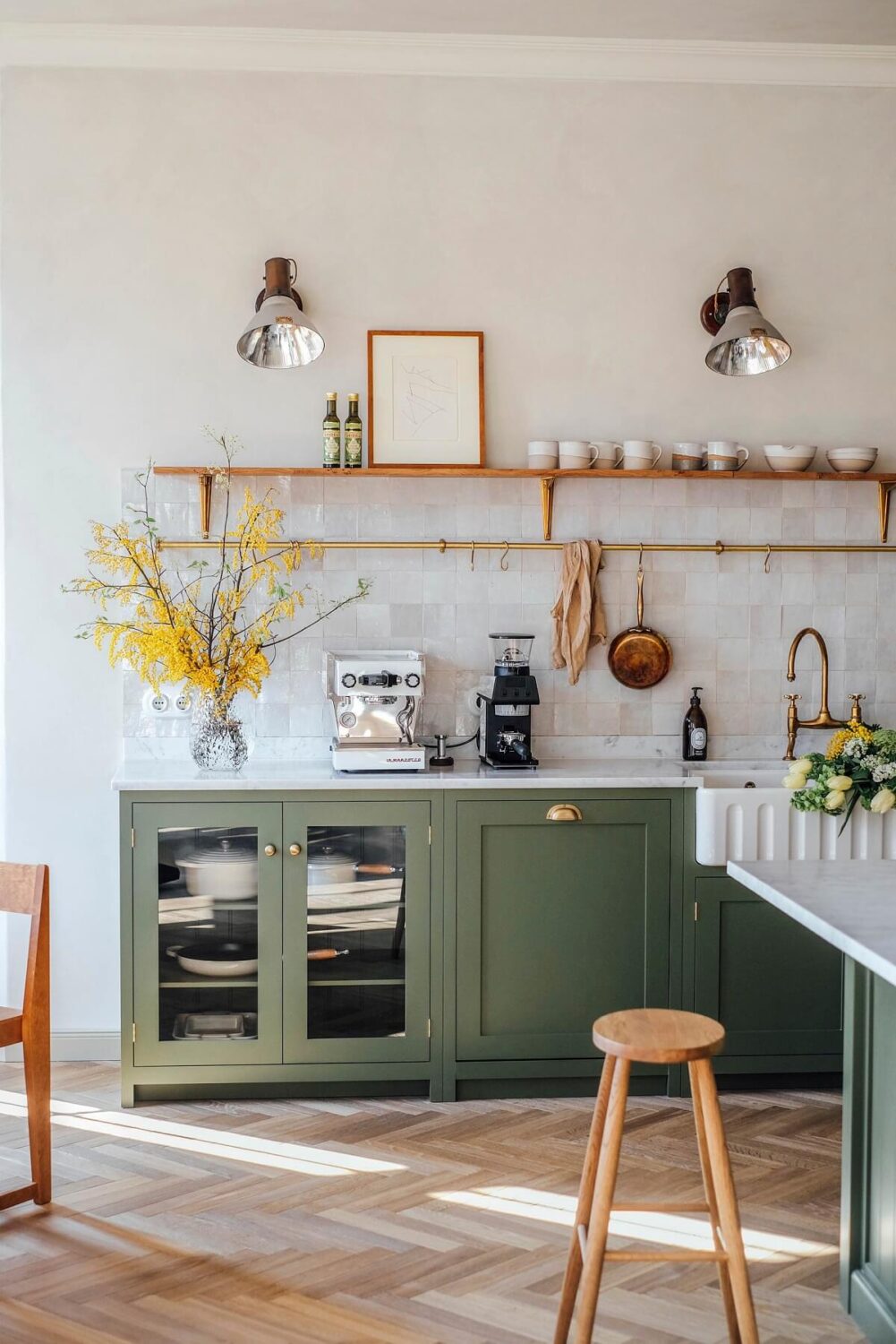 A deVOL Kitchen in the St. Oak Apartment from Our Food Stories 15 22.TheRealShakerKitchen PhotographyCreditStOakApartments deVOL LOW RES A deVOL Kitchen in the St. Oak Apartment from Our Food Stories