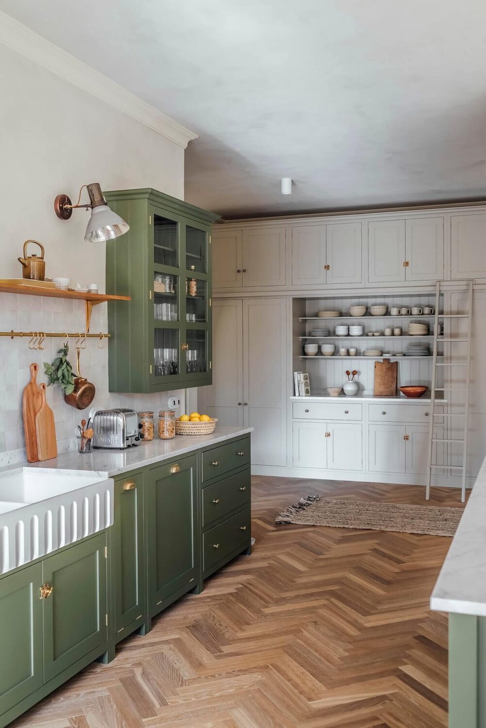 A deVOL Kitchen in the St. Oak Apartment from Our Food Stories 17 30.TheRealShakerKitchen PhotographyCreditStOakApartments deVOL LOW RES A deVOL Kitchen in the St. Oak Apartment from Our Food Stories