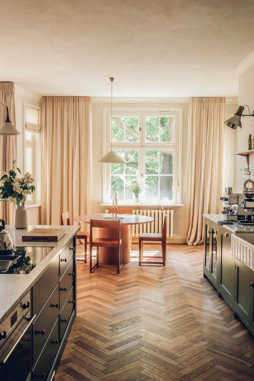 A deVOL Kitchen in the St. Oak Apartment from Our Food Stories 23 37.TheRealShakerKitchen PhotographyCreditStOakApartments deVOL LOW RES A deVOL Kitchen in the St. Oak Apartment from Our Food Stories