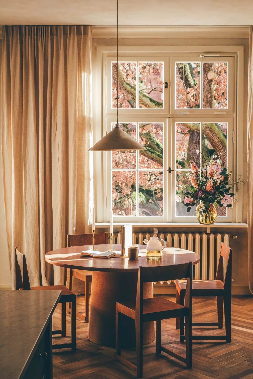 A deVOL Kitchen in the St. Oak Apartment from Our Food Stories 24 38.TheRealShakerKitchen PhotographyCreditStOakApartments deVOL LOW RES A deVOL Kitchen in the St. Oak Apartment from Our Food Stories