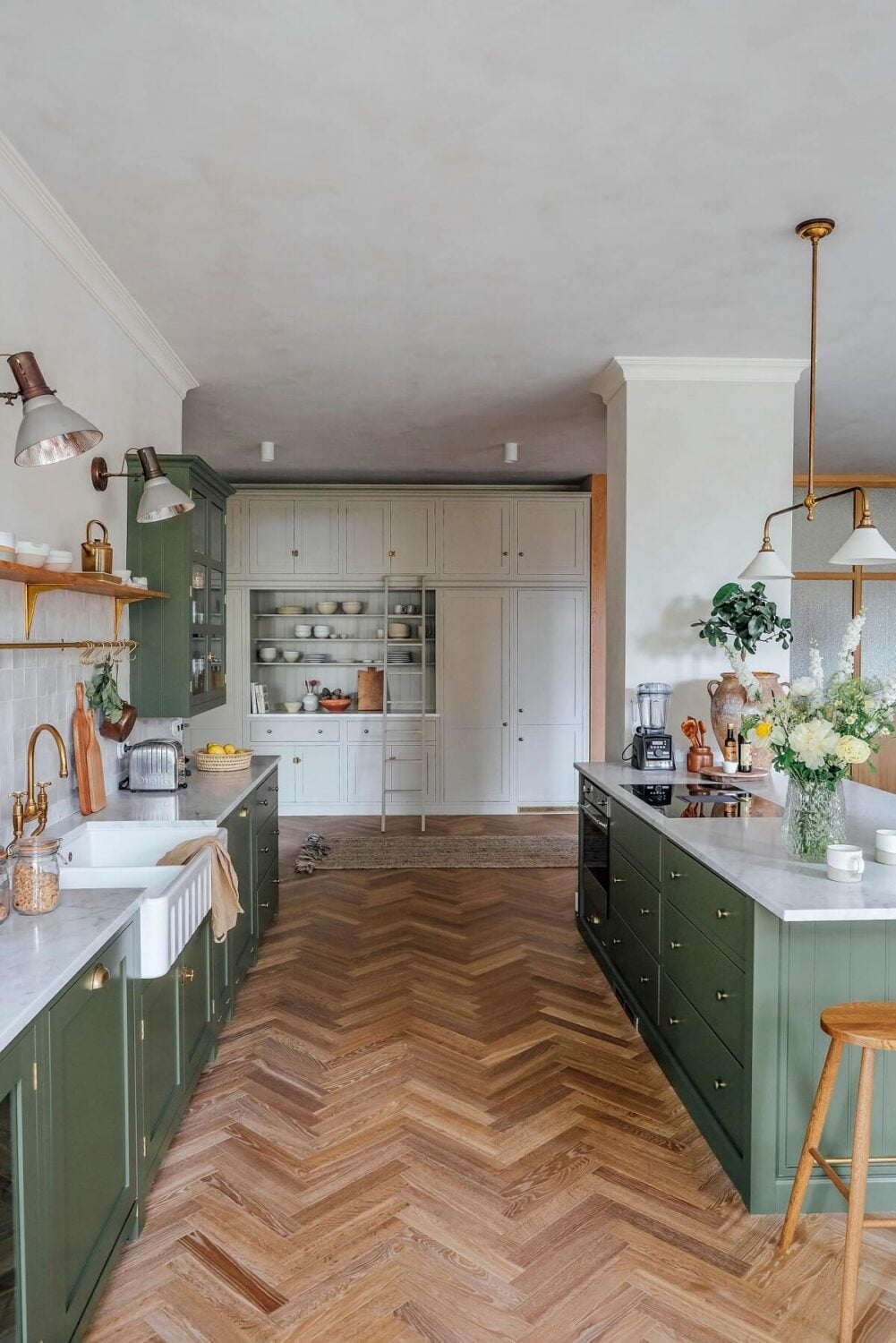 Best of 2024: Kitchens 29 5.TheRealShakerKitchen PhotographyCreditStOakApartments deVOL LOW RES Best of 2024: Kitchens