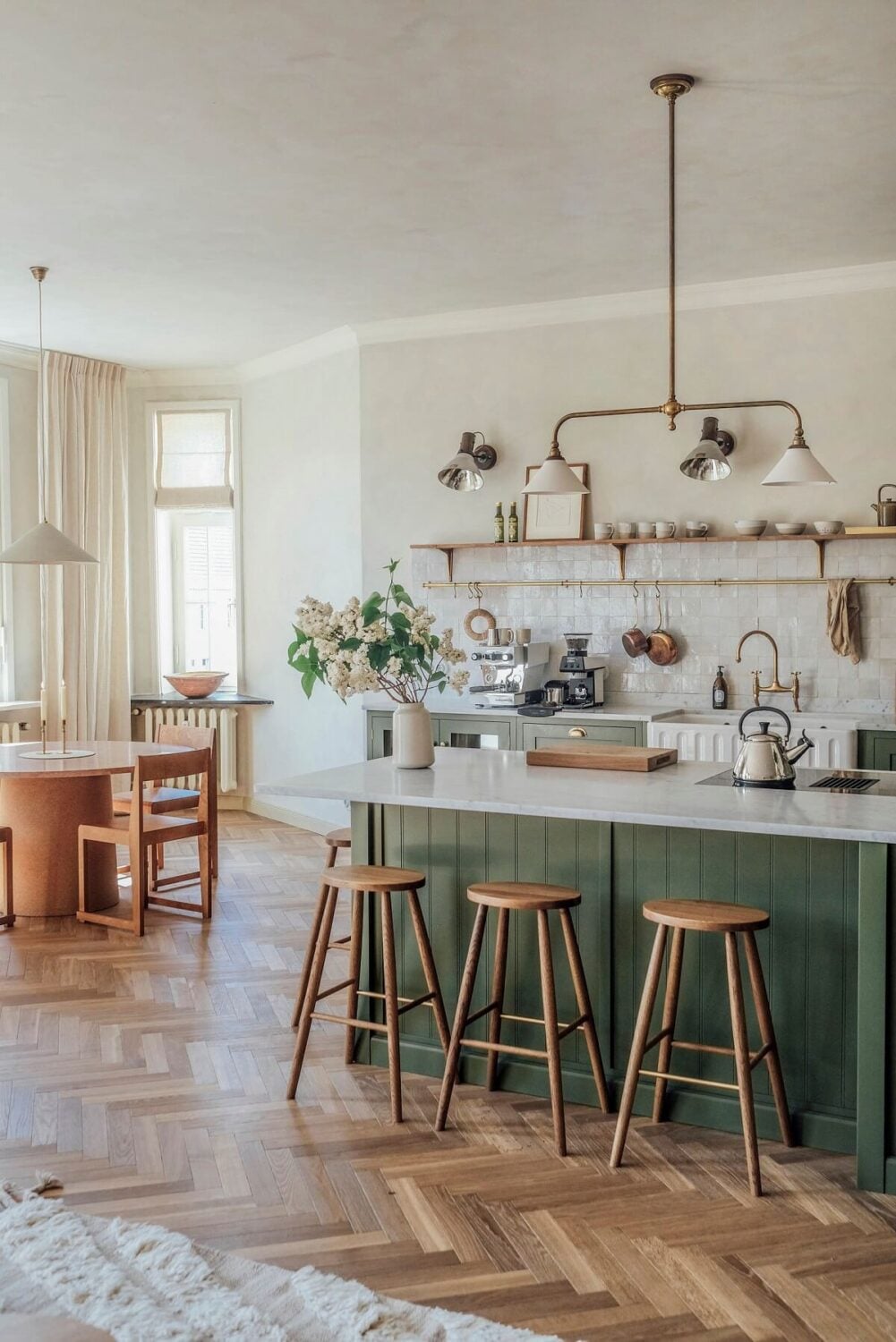 A deVOL Kitchen in the St. Oak Apartment from Our Food Stories 6 8.TheRealShakerKitchen PhotographyCreditStOakApartments deVOL LOW RES A deVOL Kitchen in the St. Oak Apartment from Our Food Stories