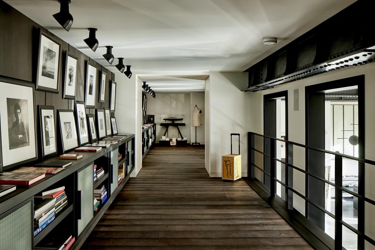 A Monochrome London Loft Filled with Art 17 art filled hall wooden floor monochrome loft apartment london nordroom