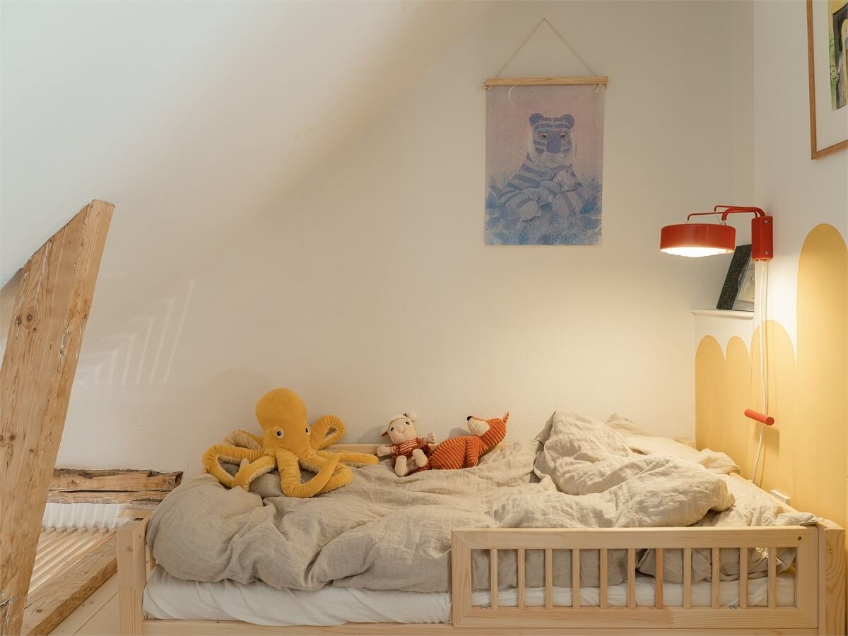 Wooden Details in a Light Duplex Apartment in Sweden 20 attic kids bedroom