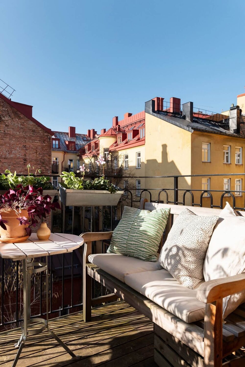 Light Rooms in a Renovated Historic Apartment in Stockholm 22 balcony with bench seating nordroom