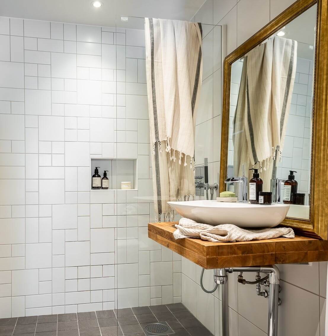 A Turn of the Century Apartment with a Green Kitchen 20 bathroom