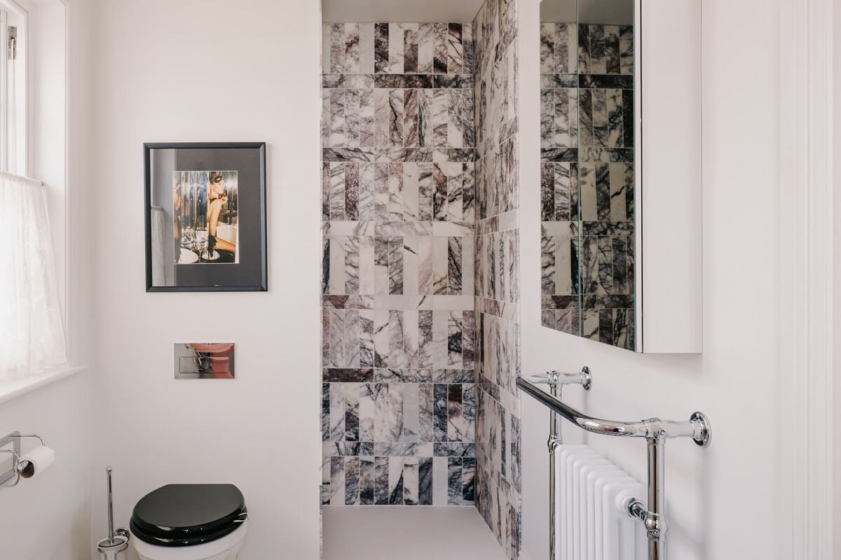 A White English House with a Beautiful Open-Plan Kitchen 20 bathroom marble tiles