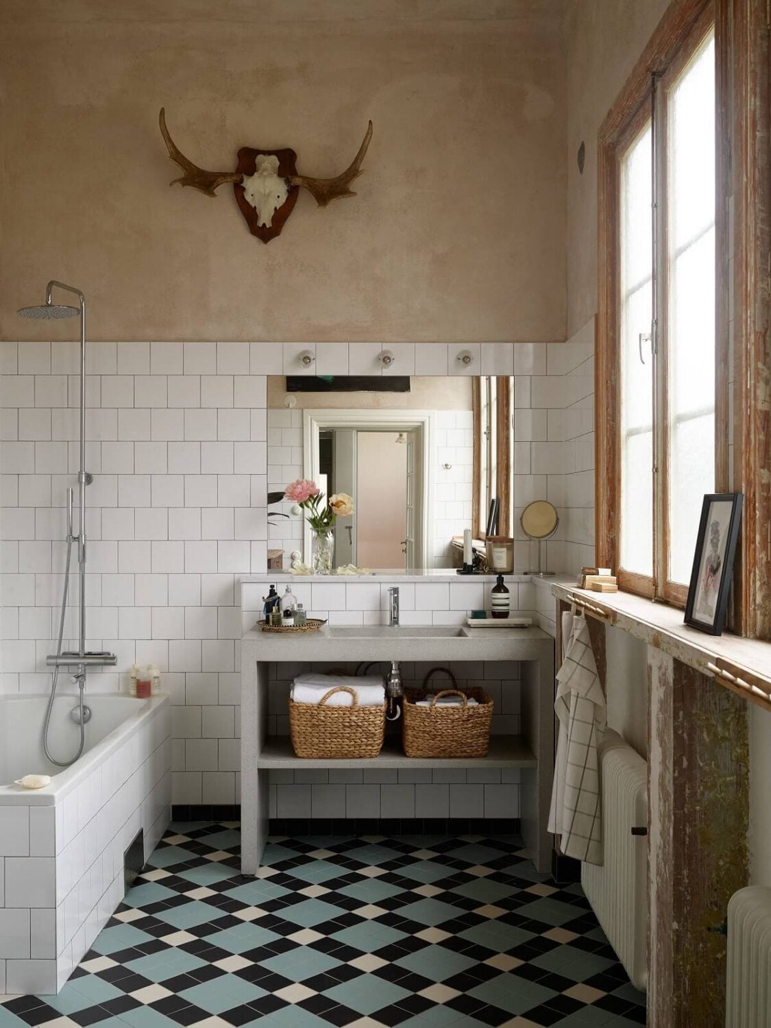 A Charming School Conversion in Sweden 16 bathroom pink walls and blue floor tiles